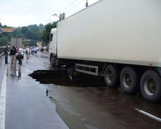 Аварию на ул. Телиги ликвидируют через 2 недели