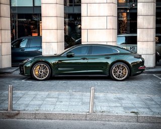 780 сил і витрата 2,1 л на 100 км: у Києві помітили швидкий Porsche за 13 мільйонів (фото)