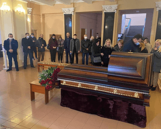 В Чернигове проходит прощание с Поляковым: прибыли семья и коллеги по парламенту (видео)