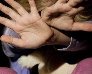 Підозрюють у катуваннях: в Одеській області у батька вилучили 9 дітей із 11