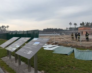 Российский дрон упал на Национальном военном кладбище во время церемонии захоронения (фото)
