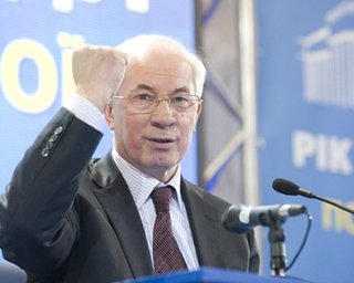Азаров: В 2012 году Украина сократит потребление газа