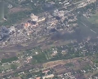 Три бомби в одну точку: ЗС РФ вдарили ФАБ-500 по фенольному заводу у Нью-Йорку (відео)