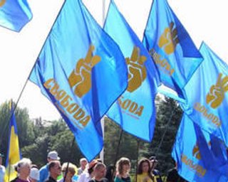 ВО Свобода заявляет, что в Енакиево агитаторы от ПР незаконно собирают данные избирателей