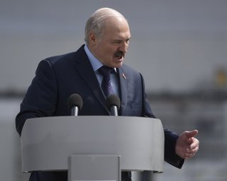 Лукашенко распорядился полностью перекрыть границу Беларуси с Украиной (обновлено)