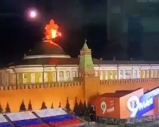 Дроны атаковали Москву: в РФ пропал интернет, людей не выпускают из самолетов (видео)