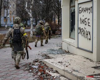 Атакуют малыми группами и выводят на стрелковые бои: ВСУ о тактике оккупантов в Бахмуте