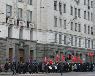 При штурме пророссийскими сторонниками Харьковской ОГА пострадали 97 человек