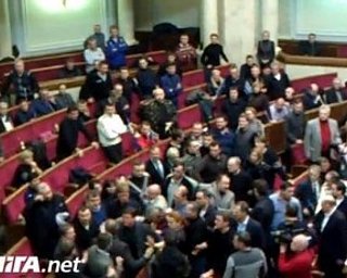 Выступление регионала Грушевского спровоцировало потасовку в Раде