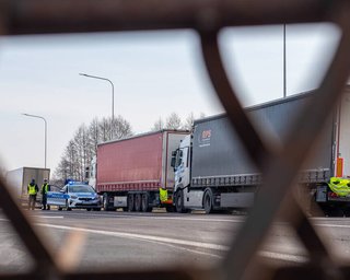 Заборона на українське зерно: у Єврокомісії назвали неприйнятними дії Польщі й Угорщини