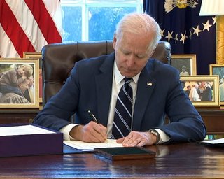 США готуються запровадити санкції проти постачальників технологій для армії РФ, — WSJ