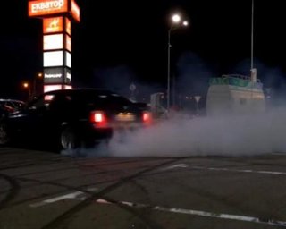 Чоловіка підкинуло в повітря: молодик під час перегонів на швидкості 120 км/год збив людину