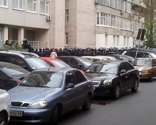 Беркут спрятал подразделение недалеко от здания ЦИК
