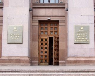 Киевская мэрия арендует Опели по цене Лексусов, - СМИ