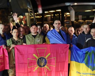 Обмен пленными с РФ: домой вернулся последний из защитников острова Змеиный (видео)