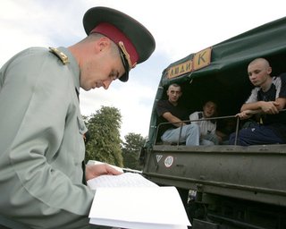 Кинах считает невозможным переход армии на контракт в этом году