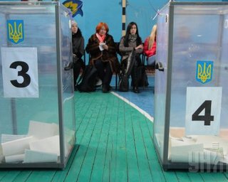 В Лисичанске подожгли автомобиль председателя избиркома