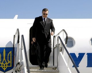 Янукович улетел на свою малую родину