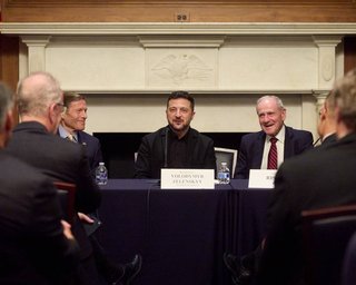 Зеленский обратился к сенаторам США, чтобы повлиять на администрацию Трампа в вопросах оружия и разведданных, — Axios