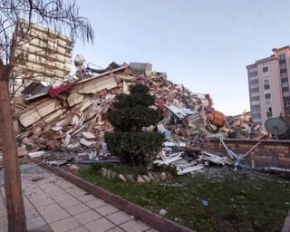 С интервалом в 10 минут: Турцию всколыхнули два новые землетрясения