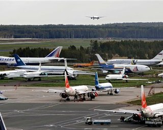 В Домодедово женщина устроила дебош на борту самолета, готовившегося к отлету в Анталию