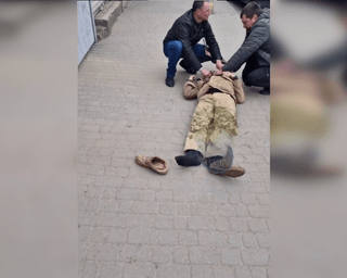 В сети пишут, что мужчину с "эпилепсией" якобы выбросили из ТЦК: в военкомате прокомментировали