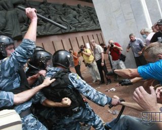 Оппозиция готова прекратить голодовку и митинг под Украинским домом, - источник