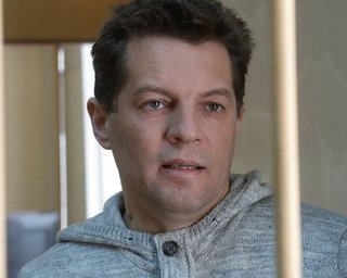 К Роману Сущенко приехали его дочь и жена