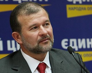Балога: регионалы несут списки в ТИК с "черного хода"