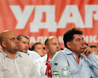 В Полтаве кандидат от Объединенной оппозиции снялся с выборов ради кандидата от УДАРа