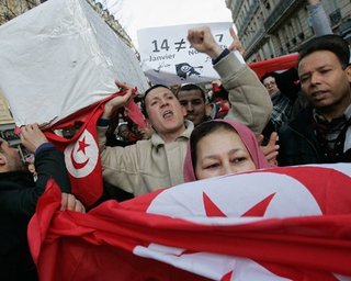 В Тунисе распустили политическую полицию и госбезопасность