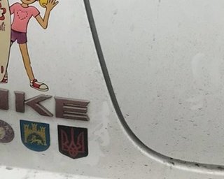 В Польше за наклейку с трезубцем на машине возбудили дело против украинца