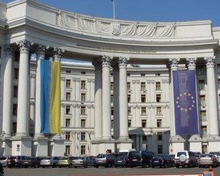 МИД Украины обещает помочь украинцам России