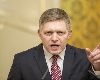 Замах на прем'єр-міністра Фіцо: ЗМІ опублікували кадри перших секунд після стрілянини (відео)