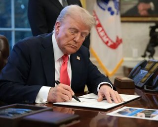 Трамп оголосив про "найбільшу нафтову угоду в історії": про що йде мова (фото)