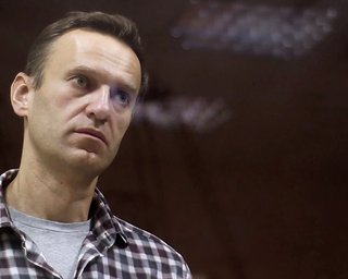 Тело Навального могли тайно вывезти из колонии перед приездом адвоката, — СМИ (видео)