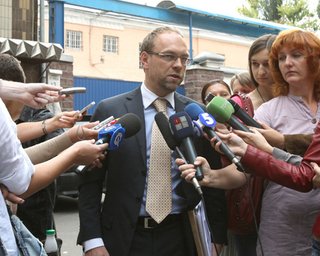 Власенко: Немецкие врачи должны поставить точку в вопросе лечения Тимошенко