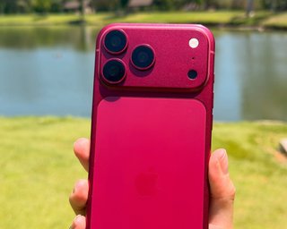 "Вишневий" iPhone 18 Pro показали на фото: який недолік ховається за новим дизайном (фото)