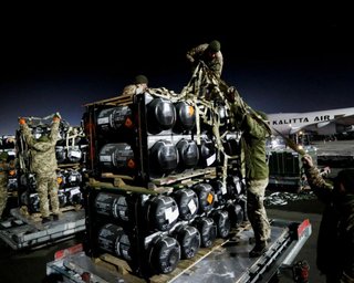 Чи скоротили США постачання зброї в Україну на 30%: в Пентагоні відреагували