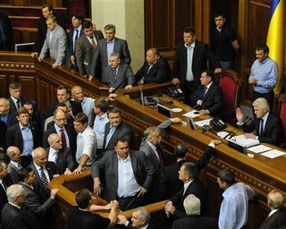 УП: Депутаты Литвина помогли принять языковой законопроект