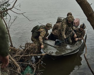 РФ штурмує острови в гирлі Дніпра, щоб відкрити шлях до Херсону, — Forbes