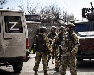 "Підтягують потужні резерви": ЗС РФ намагаються просуватися під Бахмутом, — Євлаш (відео)