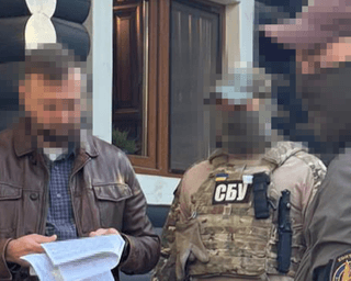 Получали помощь в Европе как украинцы: работник МИД выдавал россиянам паспорта Украины