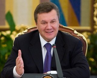 Янукович пообещал назвать "героев, которые грабили Украину"