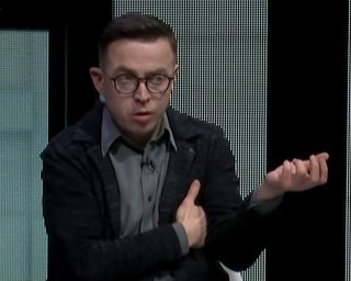Телеканал заступився за ведучого Дроздова, який назвав глядачів "імбецилами й амебами"