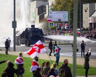 Протесты в Беларуси: в центре Минска силовики применили водометы