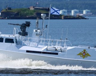 Супроводжував Путіна. Біля острова Зміїний ВМС України потопили російський VIP-катер (фото)