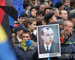 Ивано-Франковский горсовет обжалует решение суда по Бандере и Шухевичу