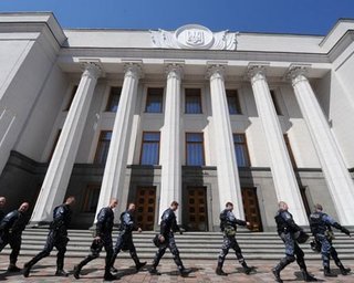 Сегодня под Радой милиция насчитала 4,5 тыс. человек