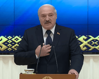 Лукашенко обозвал Тихановскую дурой и мерзавкой во время выступления (видео)